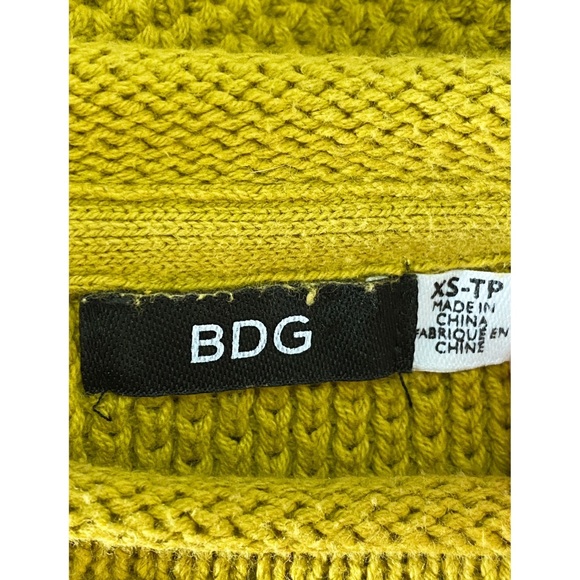 BDG Urban Outfitters Oversized Chunky Knit Cropped Sweater, Chartreuse Green -XS - Picture 9 of 10